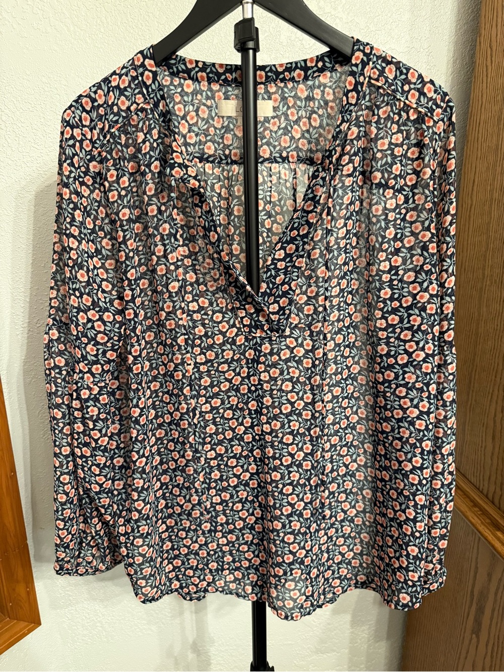 Loft Women’s Navy Floral Long-Sleeve V-Neck sheer Blouse. Size Large